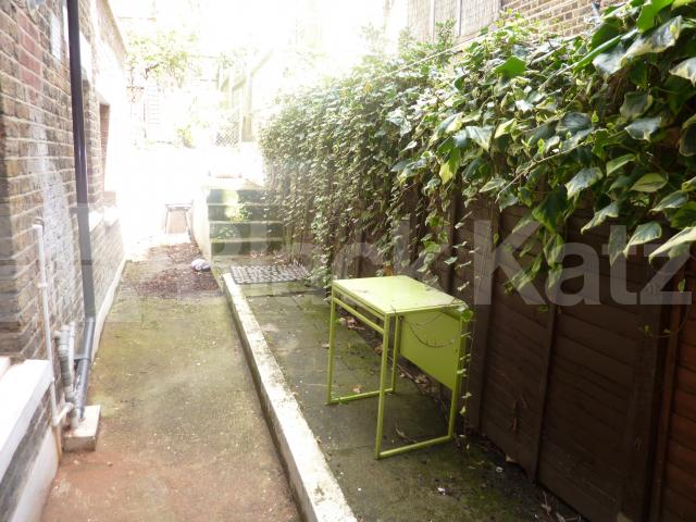 			NEW INSTRUCTION!, 2 Bedroom, 1 bath, 1 reception Flat			 Cheverton Road, WHITEHALL PARK